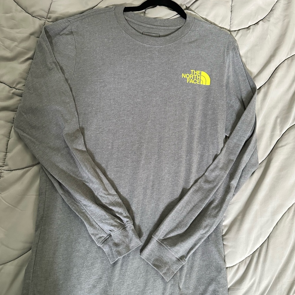 North Face Men’s Long Sleeved Grey Graphic Tee Medium
